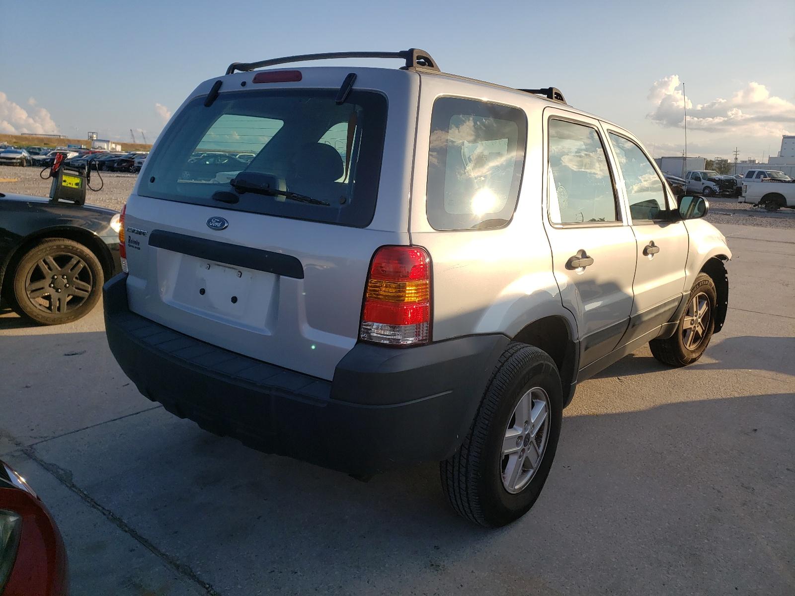 2005 Ford Escape Xls - Image 4
