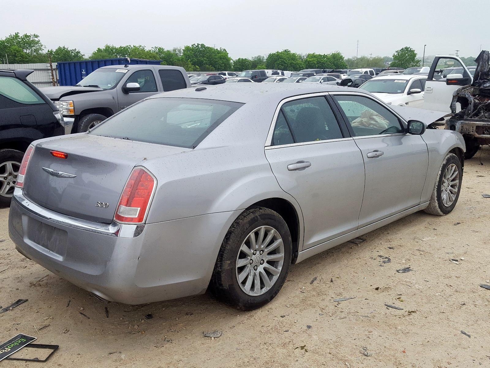2014 Chrysler 300 - Image 4