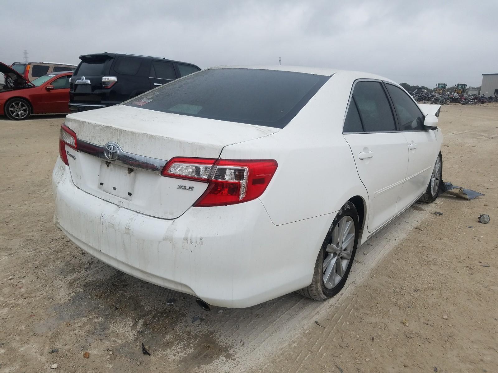 2014 Toyota Camry L - Фото 4