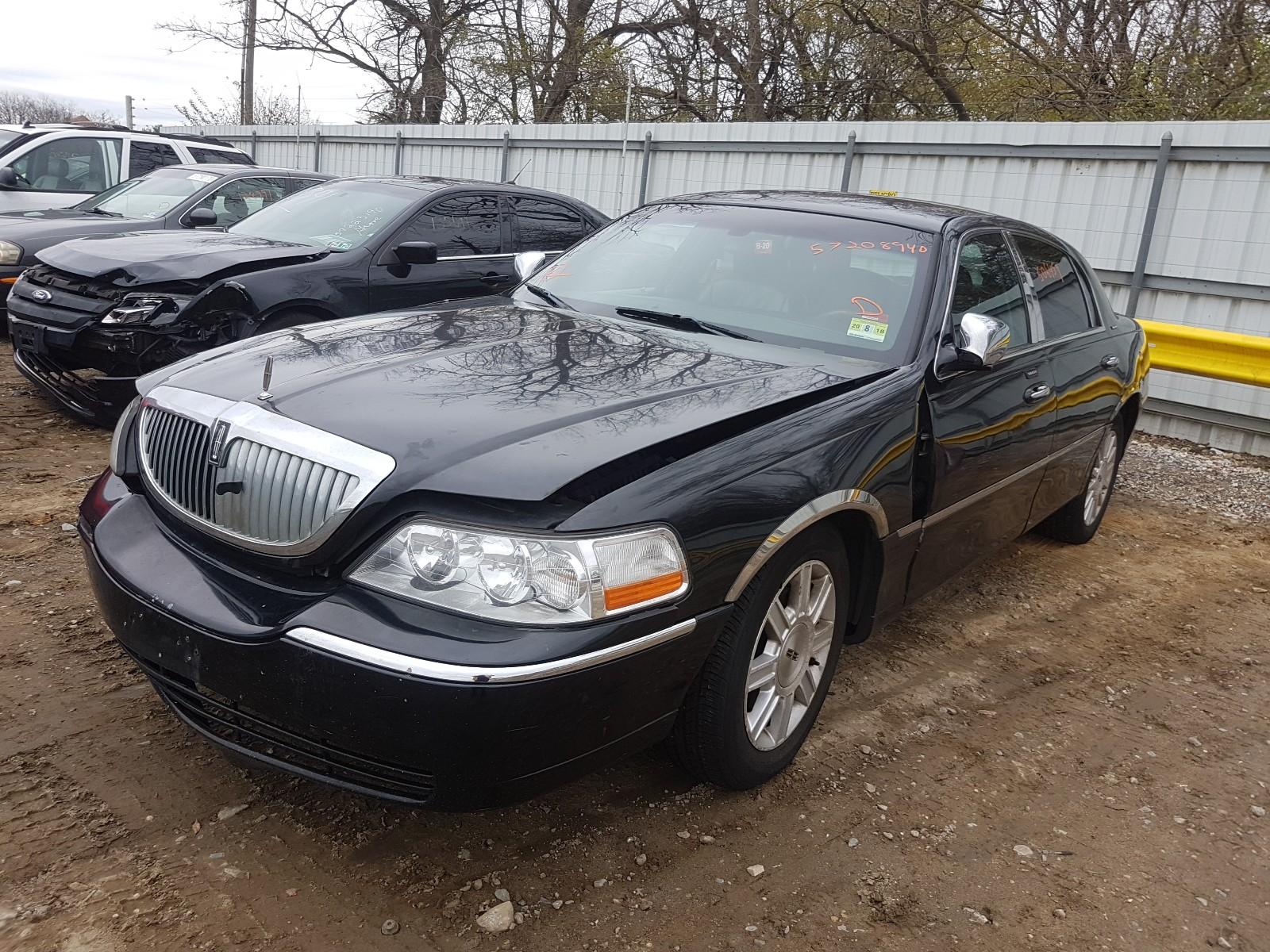 2004 Lincoln Town Car Executive - Фото 2
