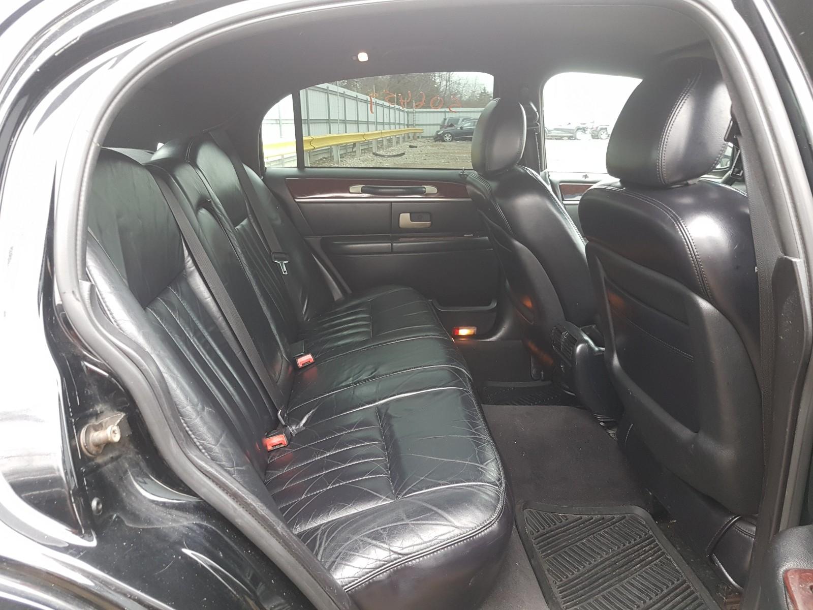 2004 Lincoln Town Car Executive - Фото 6