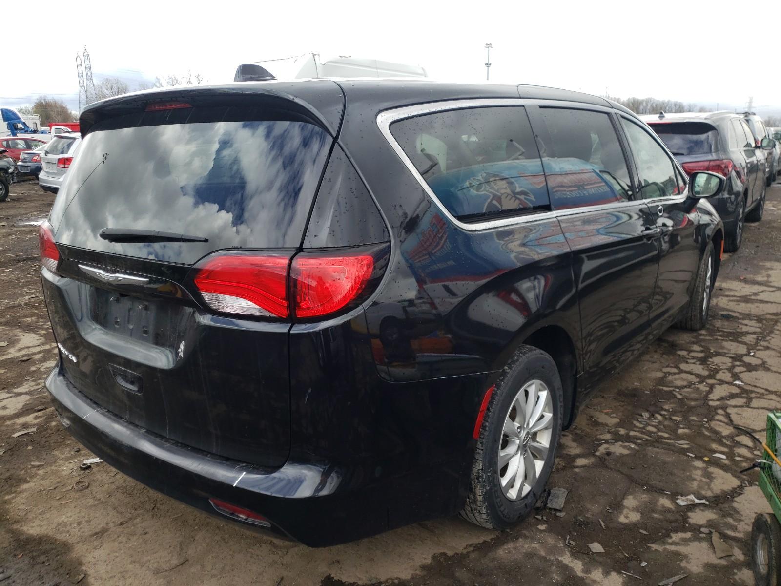 2017 Chrysler Pacifica Touring - Фото 4