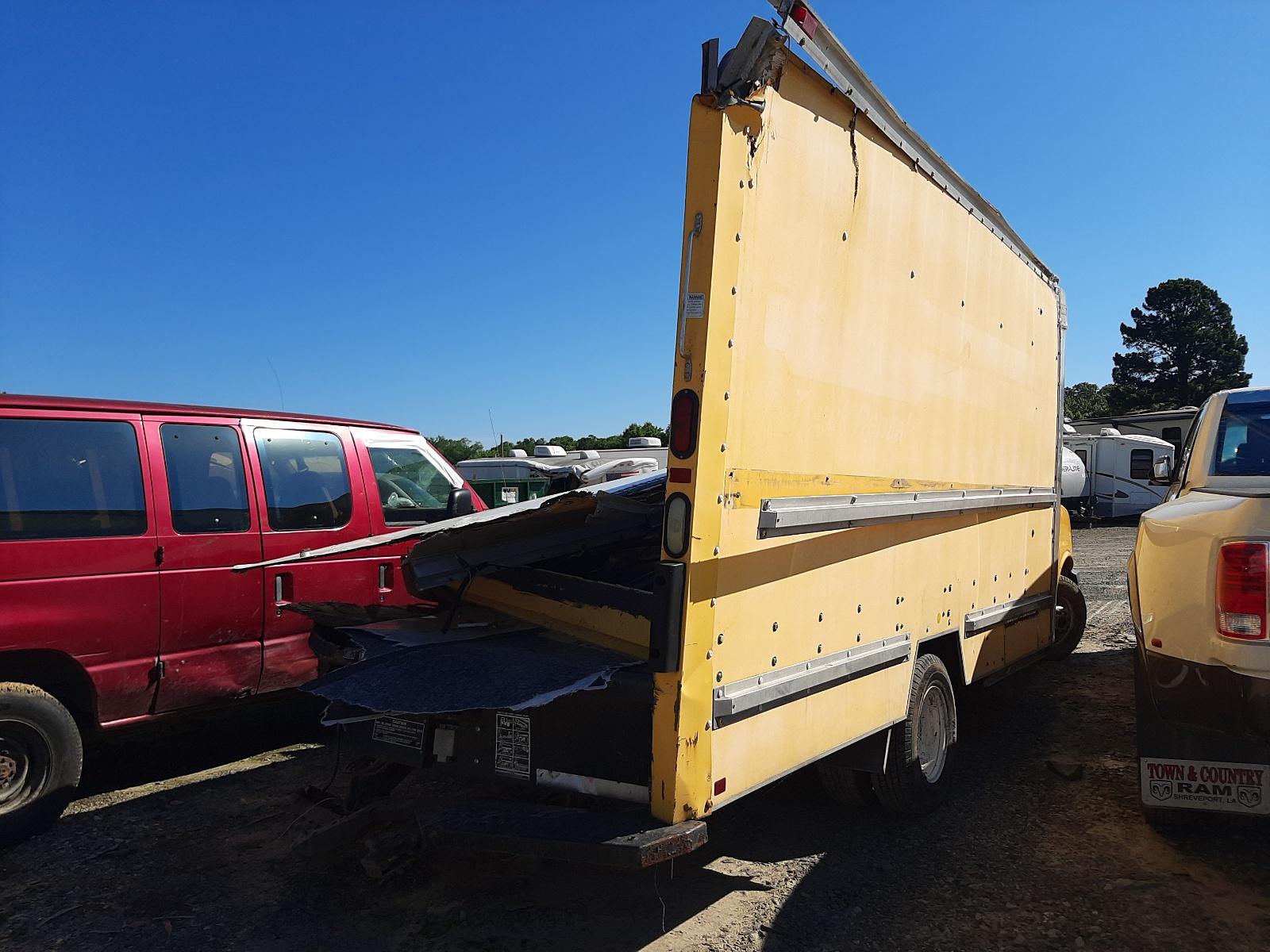 2004 GMC Savana Cutaway G3500 - Фото 4