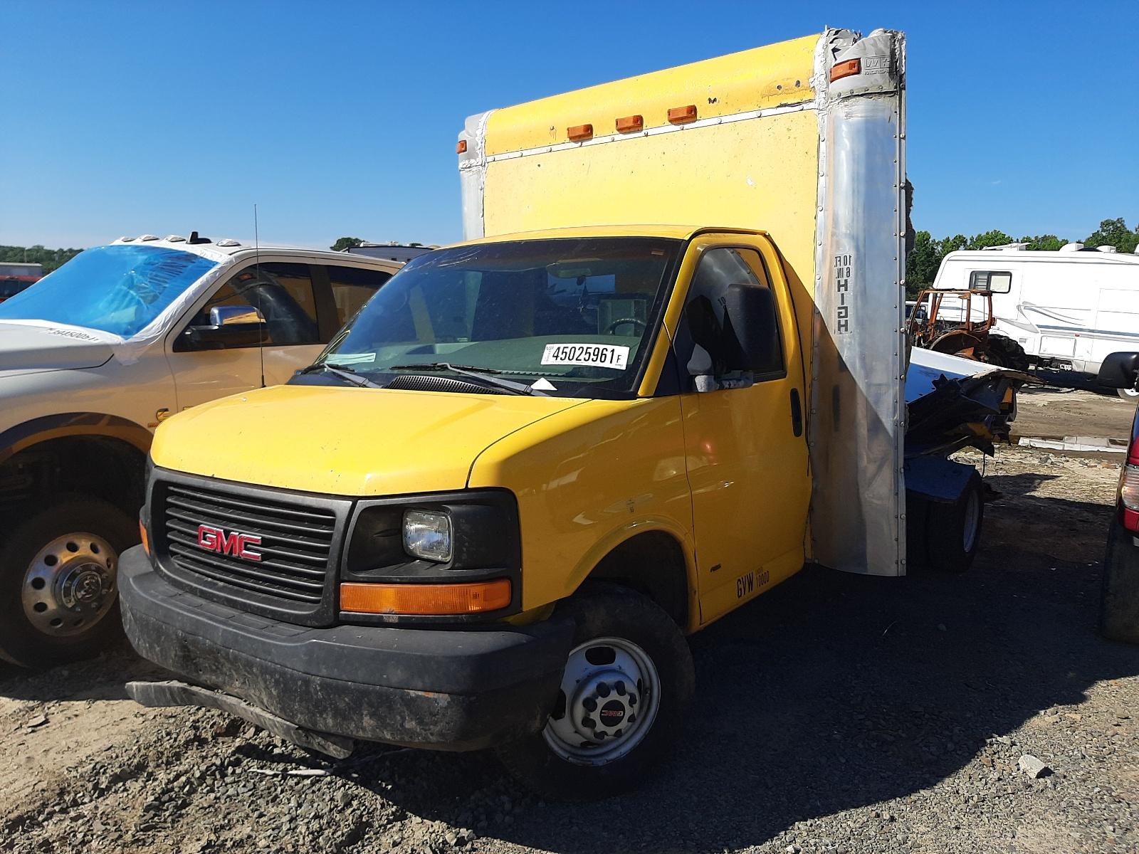 2004 GMC Savana Cutaway G3500 - Фото 2
