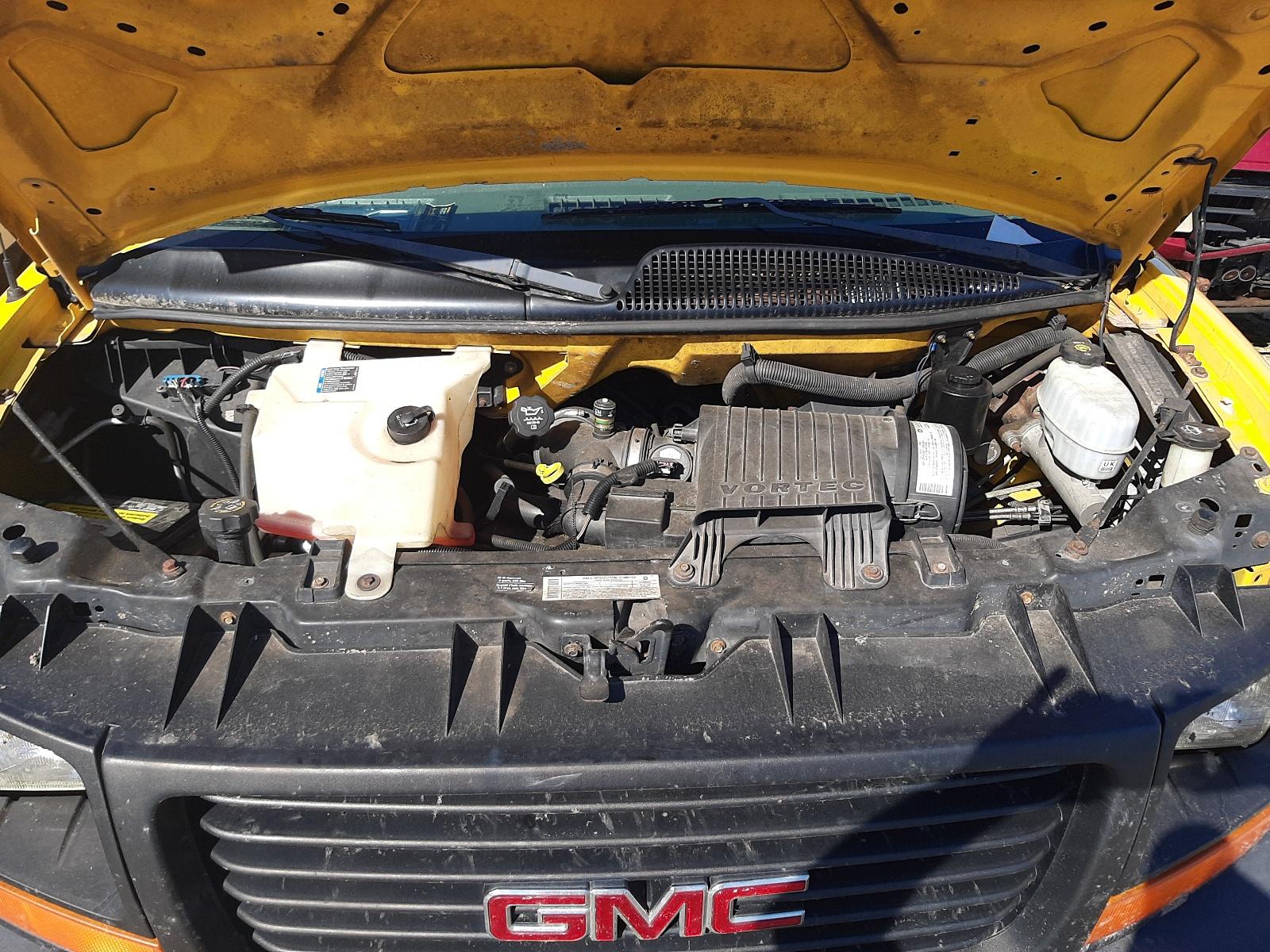 2004 GMC Savana Cutaway G3500 - Фото 7