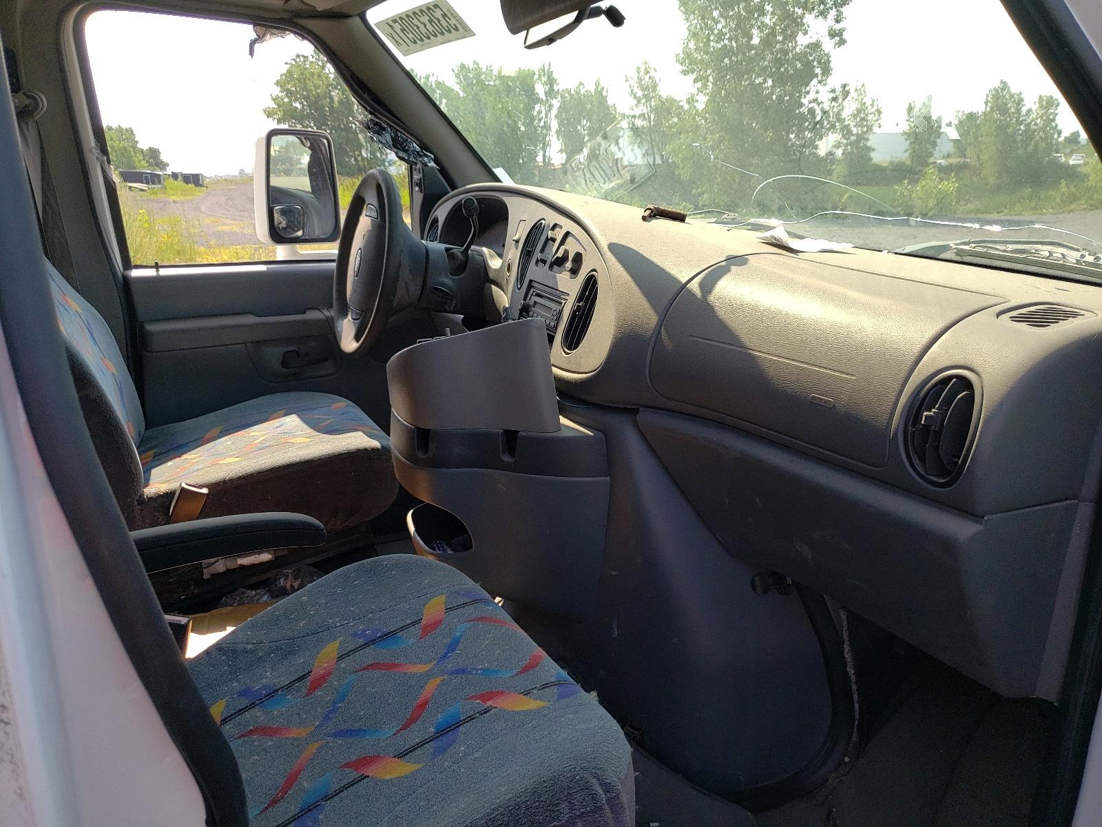 2008 Ford Econoline E450 Super Duty Cutaway Van - Image 5