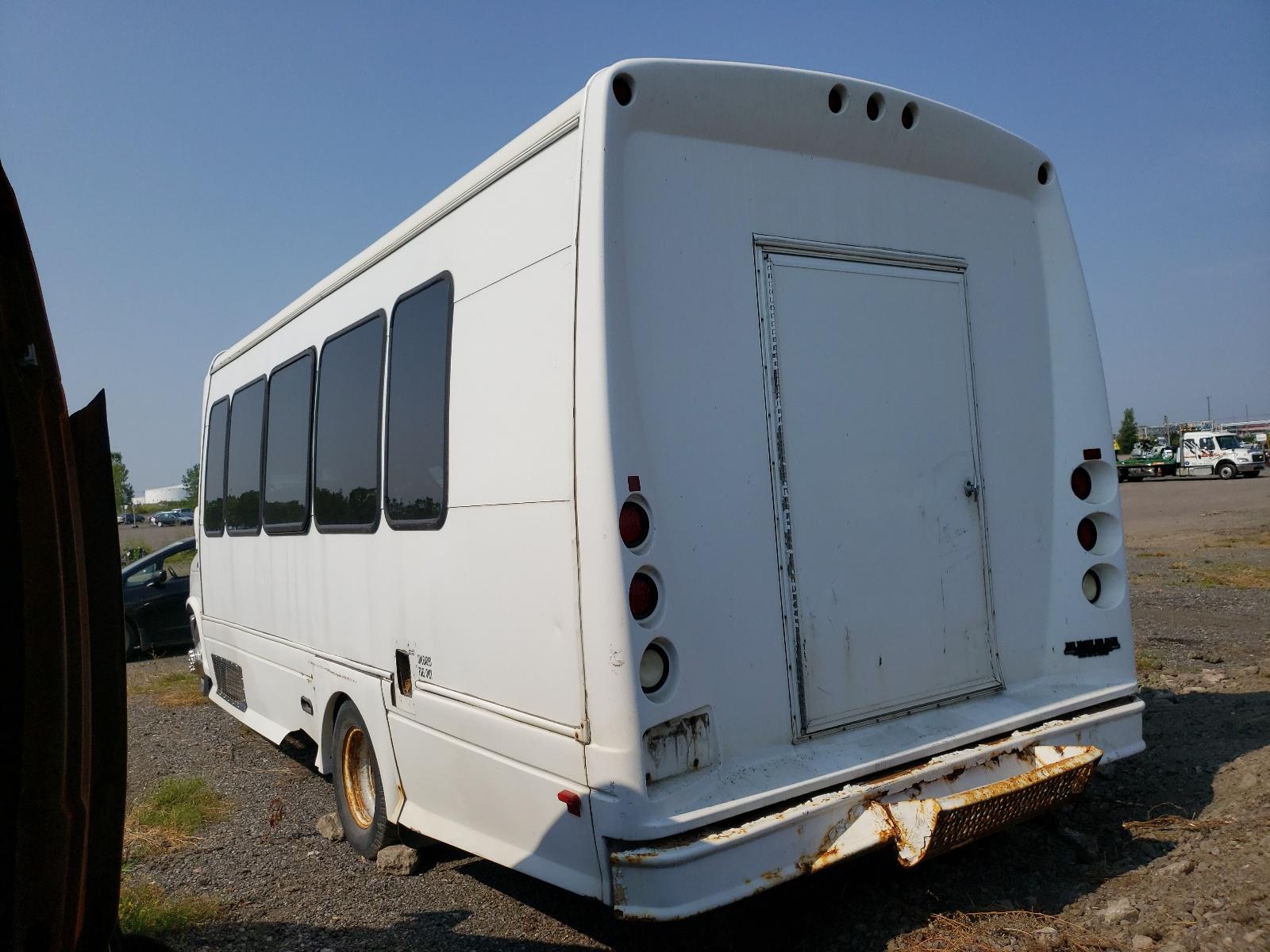 2008 Ford Econoline E450 Super Duty Cutaway Van - Image 3