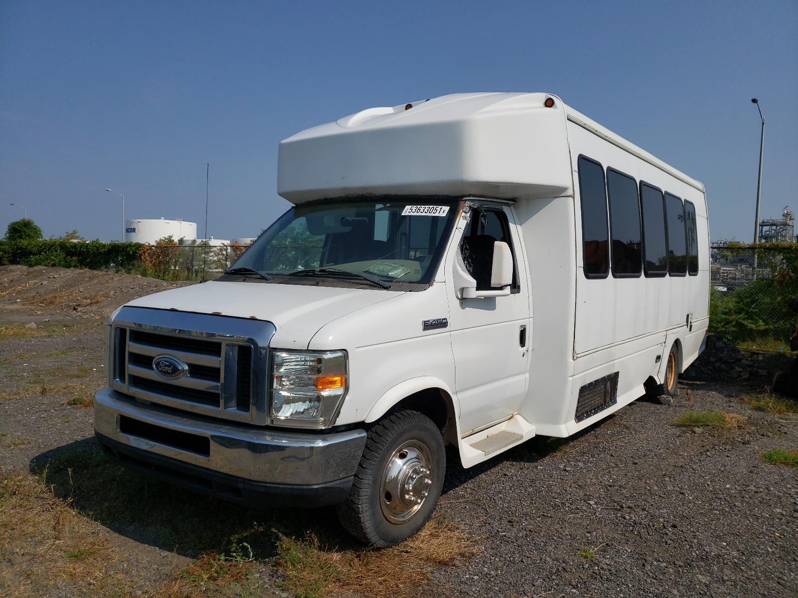 2008 Ford Econoline E450 Super Duty Cutaway Van - Image 2
