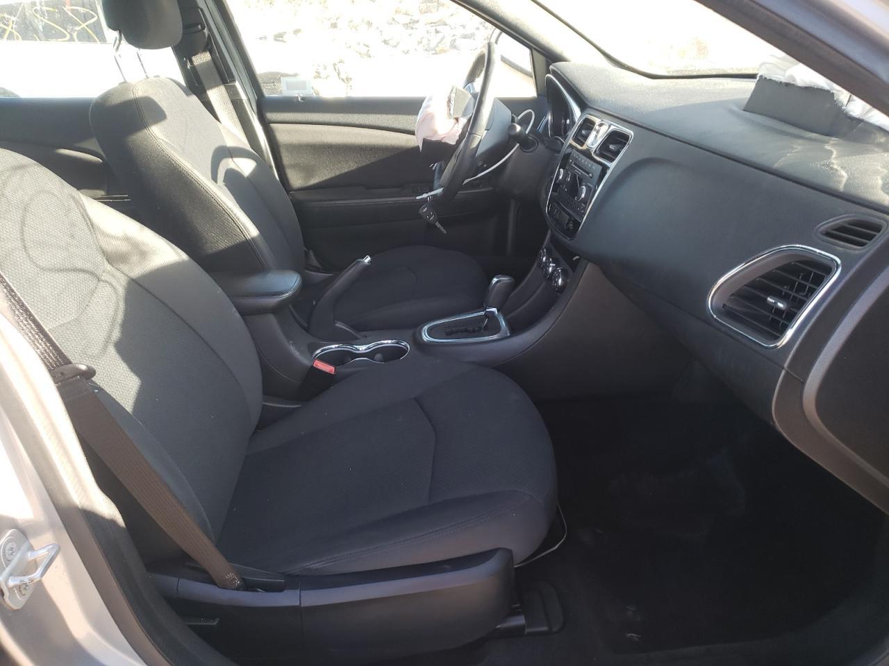 2013 Chrysler 200 Touring - Фото 5