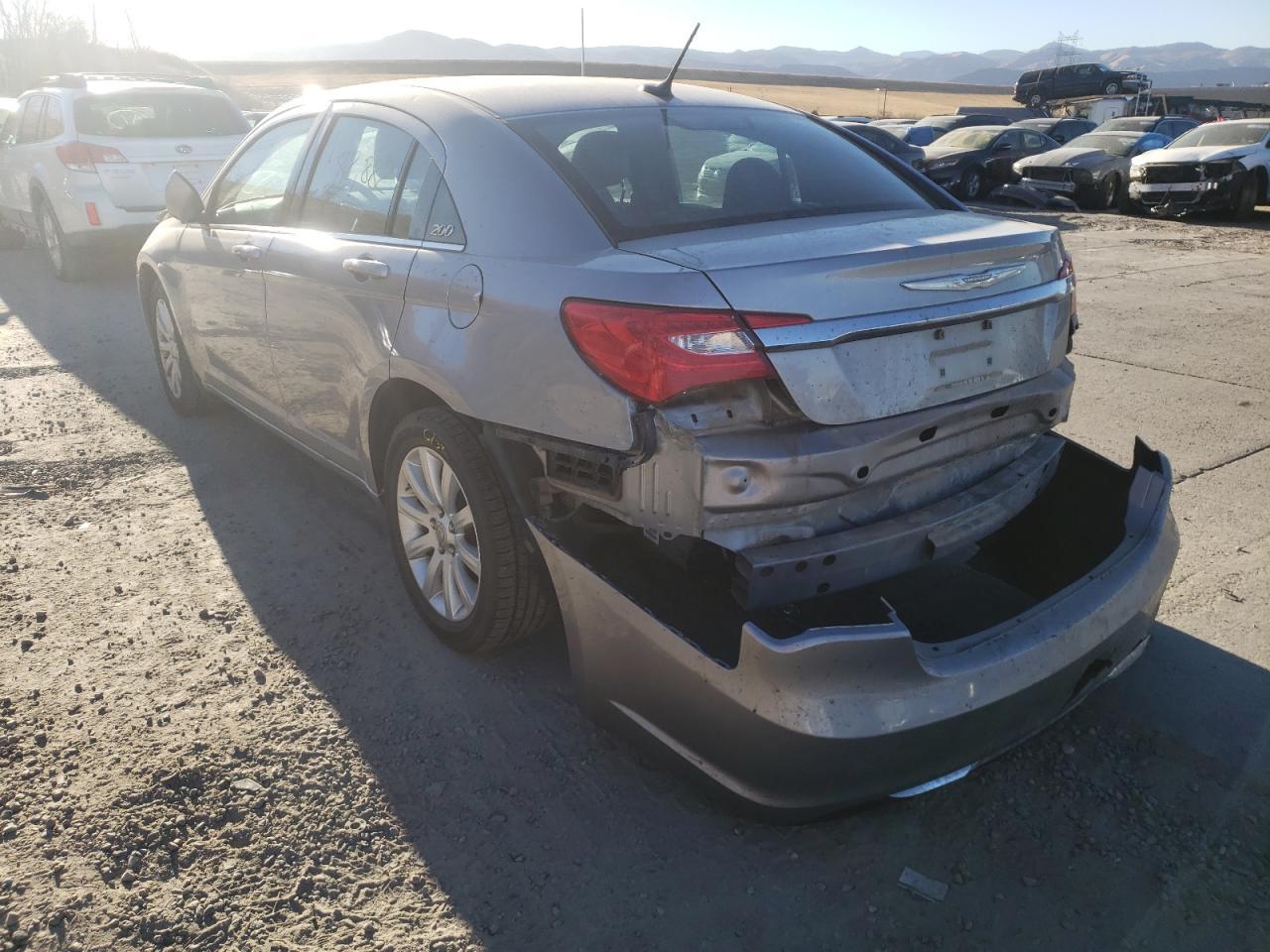 2013 Chrysler 200 Touring - Фото 3