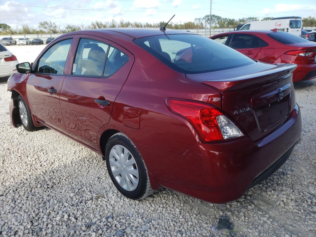 2018 Nissan Versa S - Фото 3