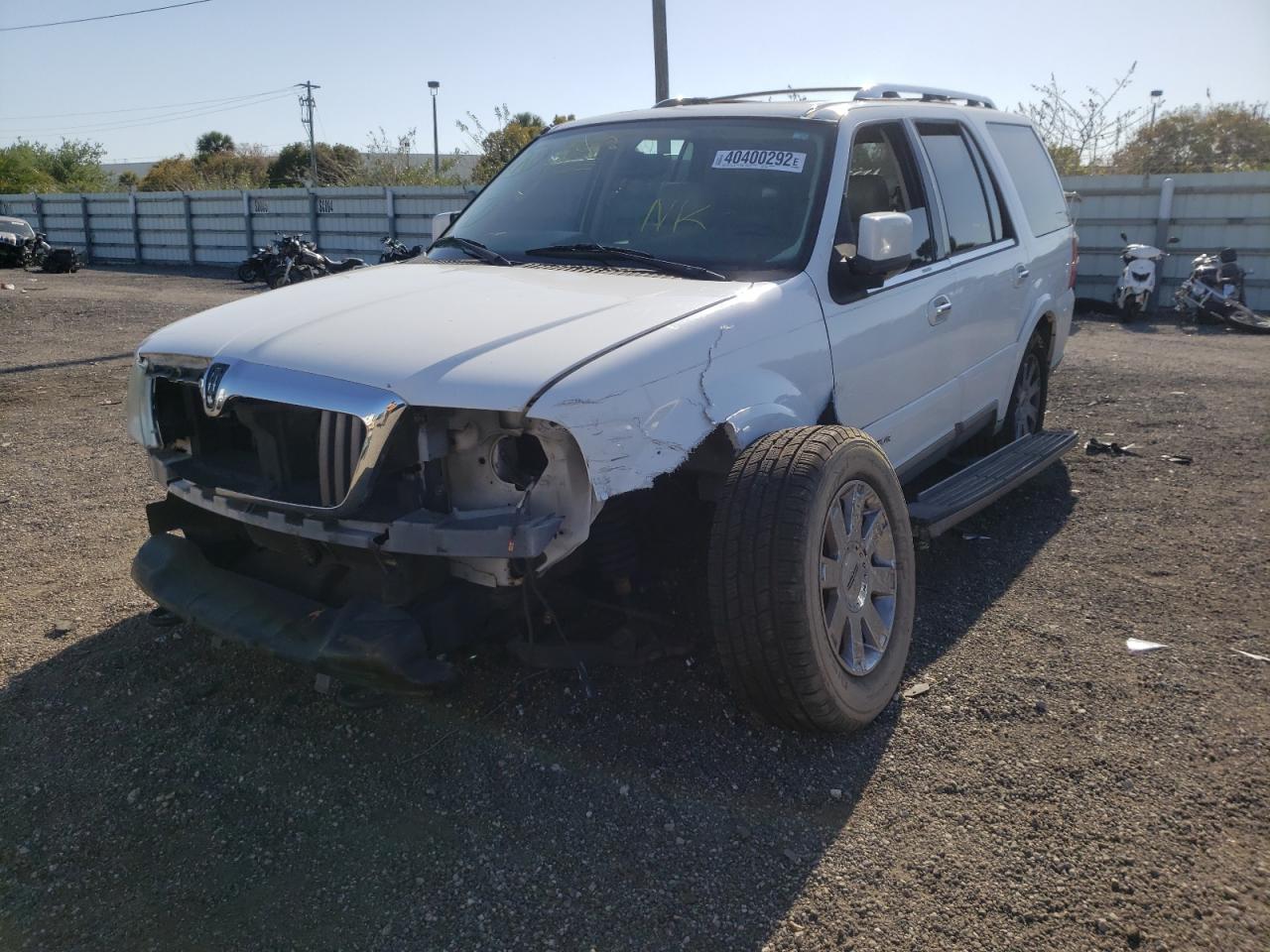 2004 Lincoln Navigator - Фото 2