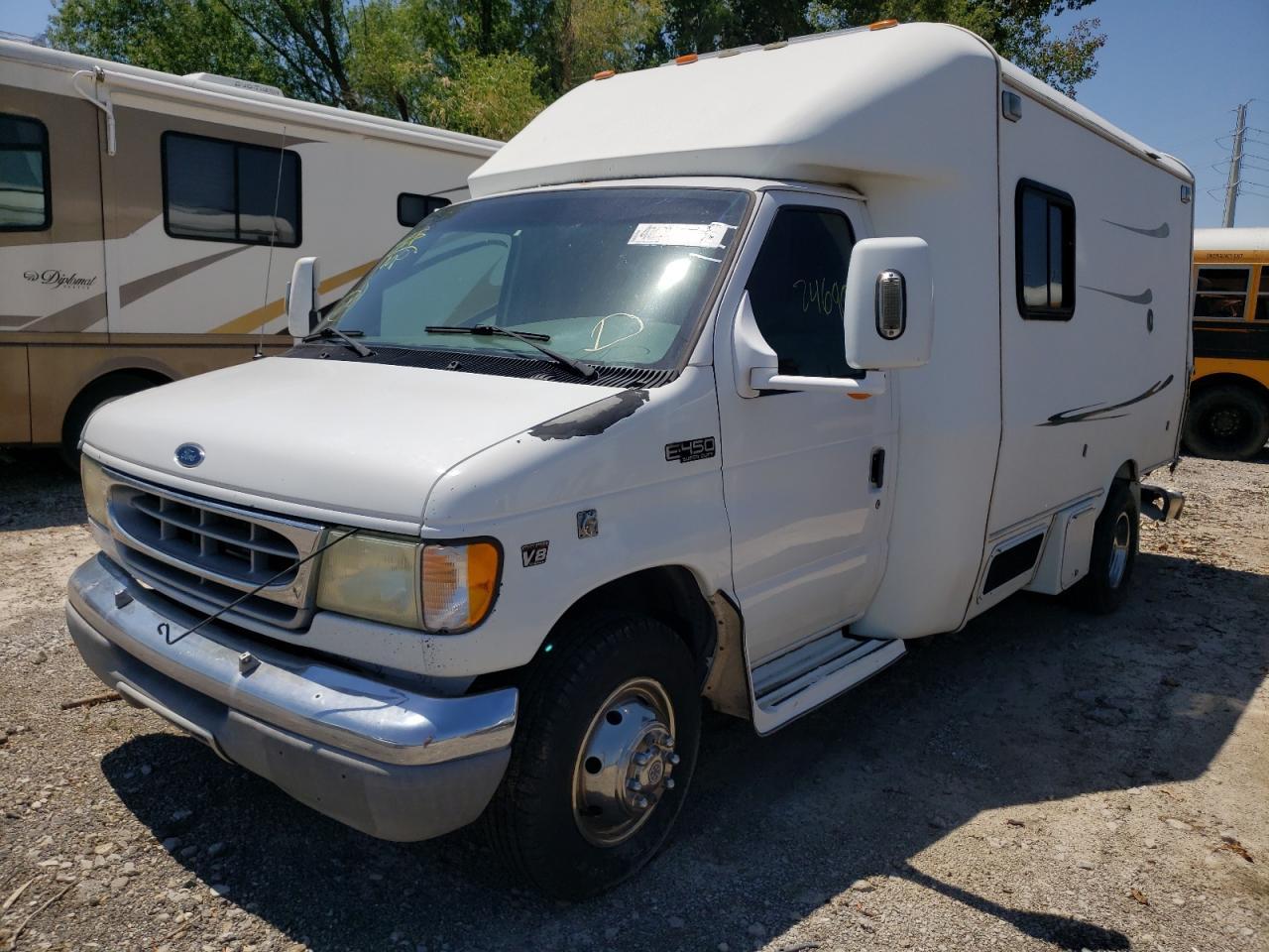 2002 Ford Econoline E450 Super Duty Cutaway Van - Image 2