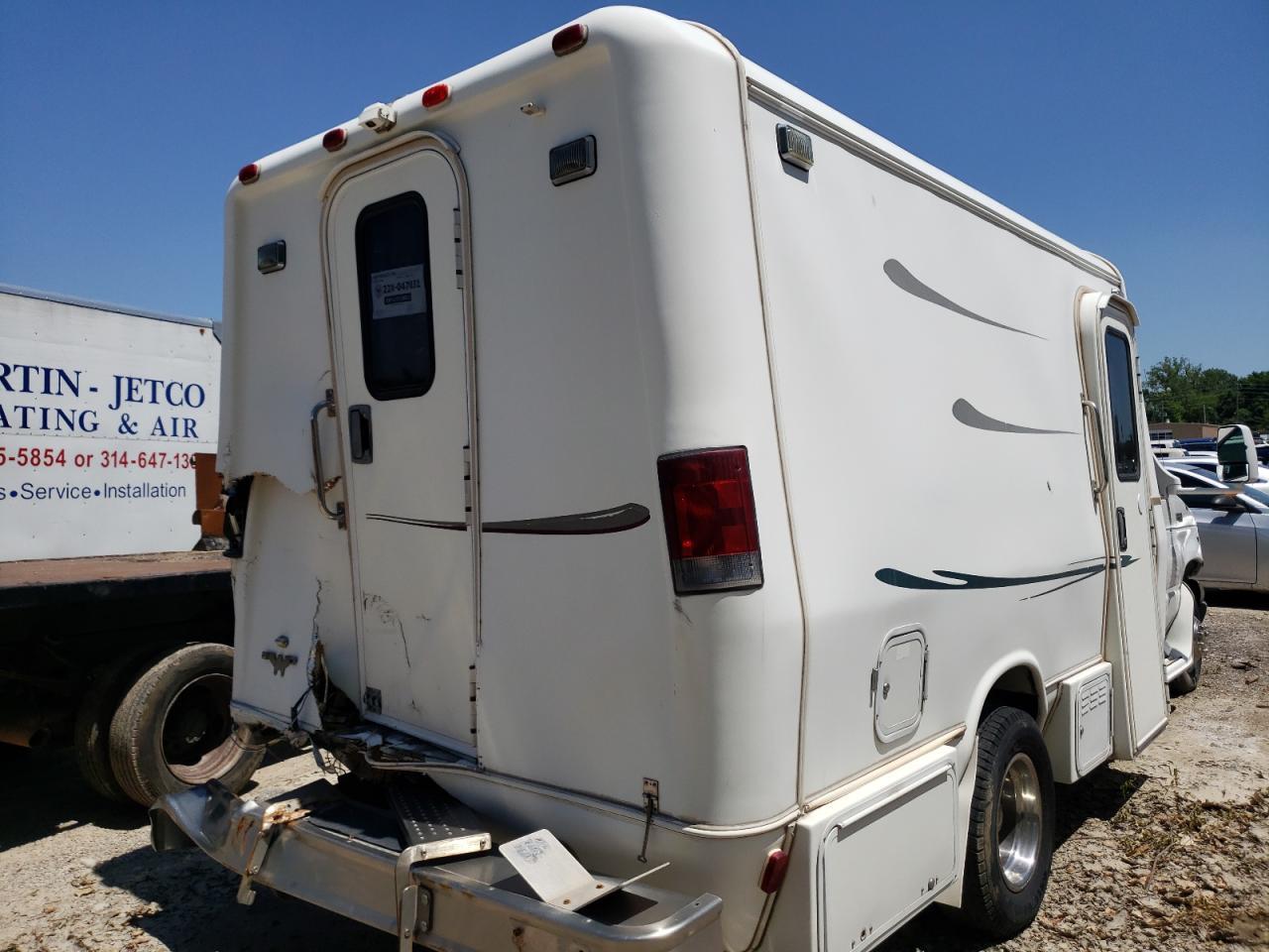 2002 Ford Econoline E450 Super Duty Cutaway Van - Image 4