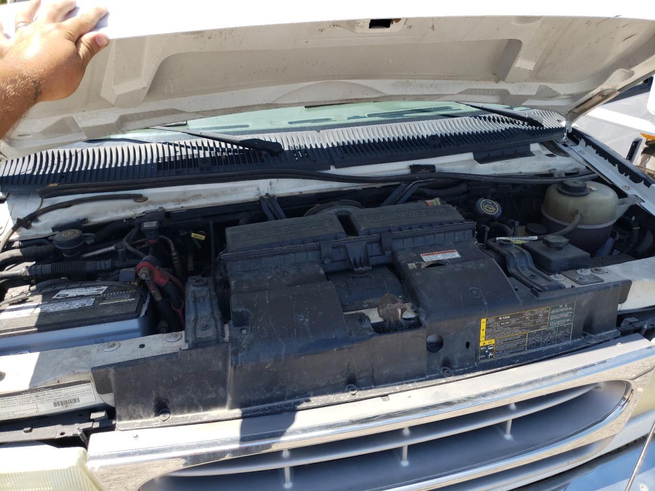 2002 Ford Econoline E450 Super Duty Cutaway Van - Image 7