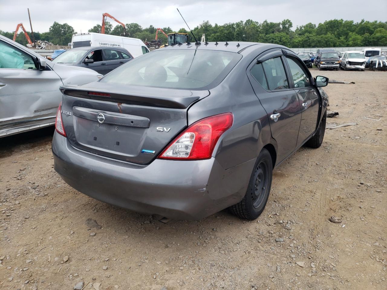 2016 Nissan Versa S - Фото 4