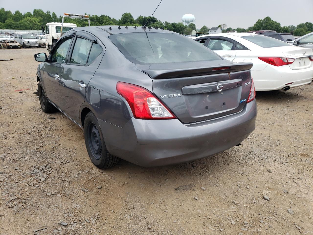 2016 Nissan Versa S - Фото 3