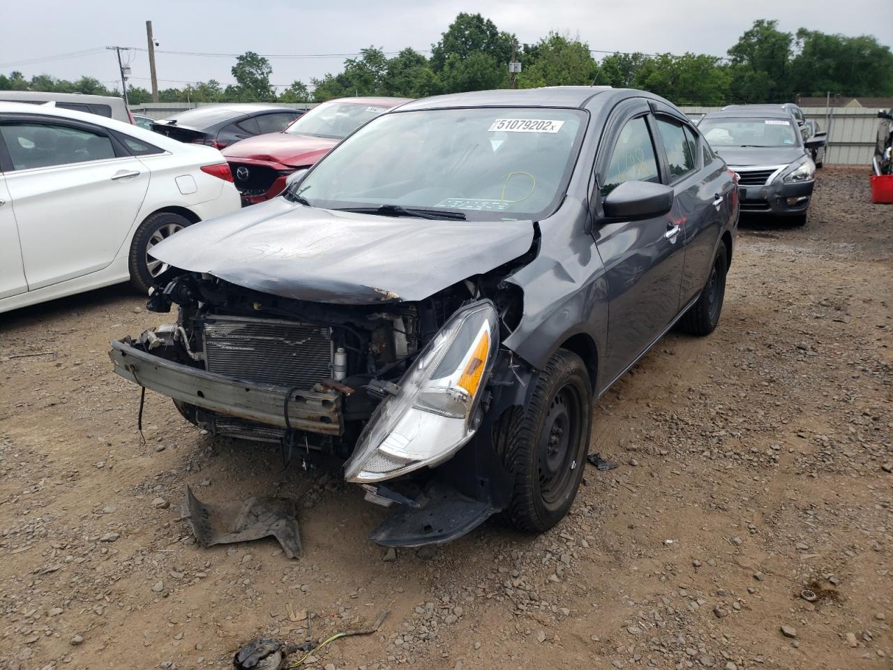 2016 Nissan Versa S - Фото 2
