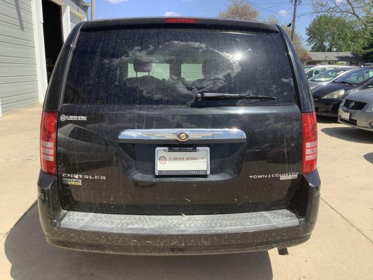 2010 Chrysler Town & Country Lx - Фото 7
