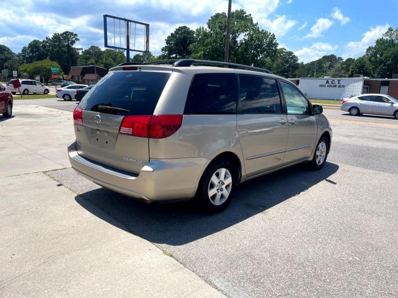2004 Toyota Sienna Ce - Image 3
