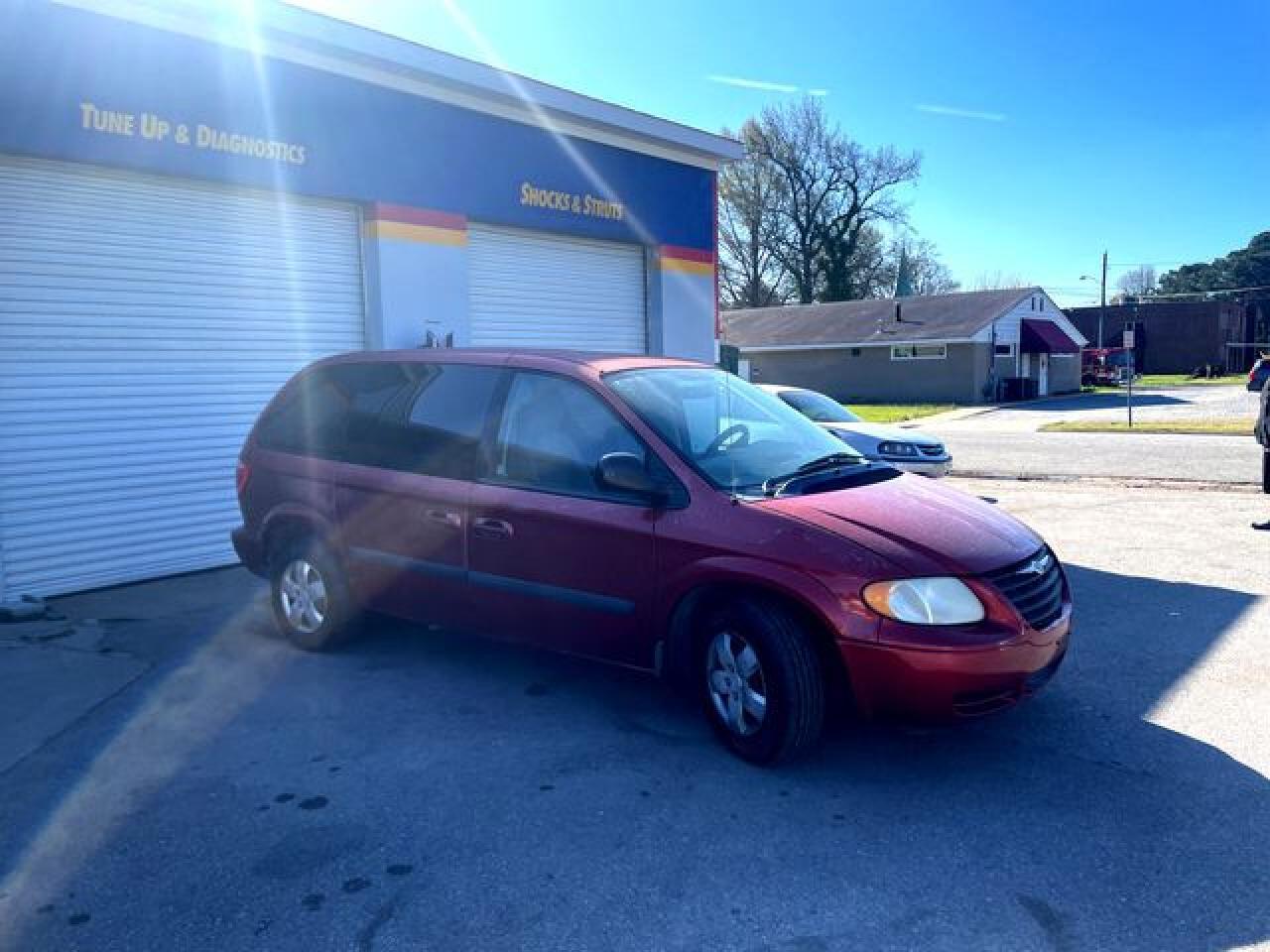 2006 Chrysler Town & Country - Image 3