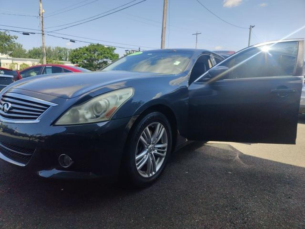 2011 Infiniti G37 Base - Image 2