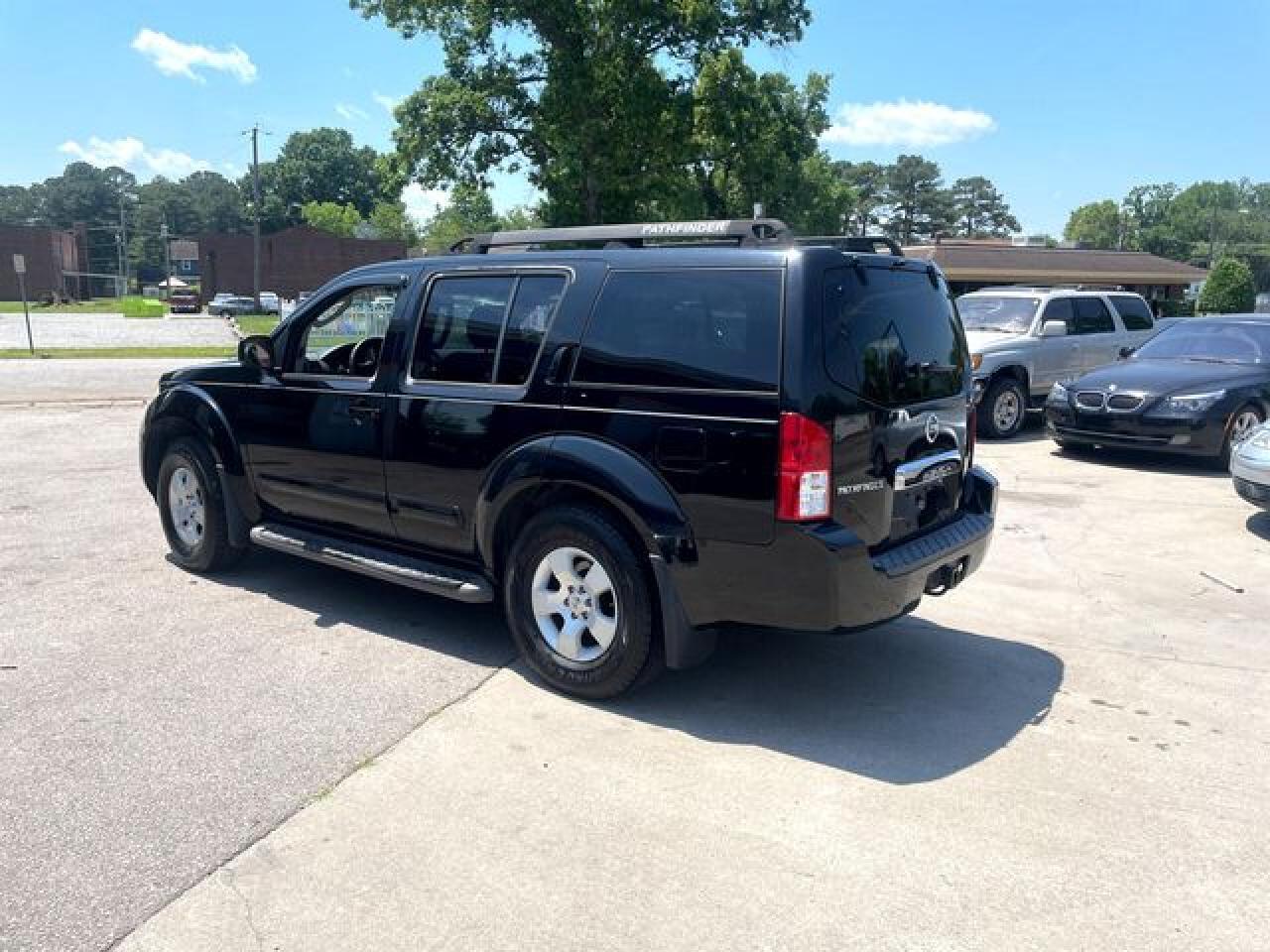 2006 Nissan Pathfinder Le - Image 2