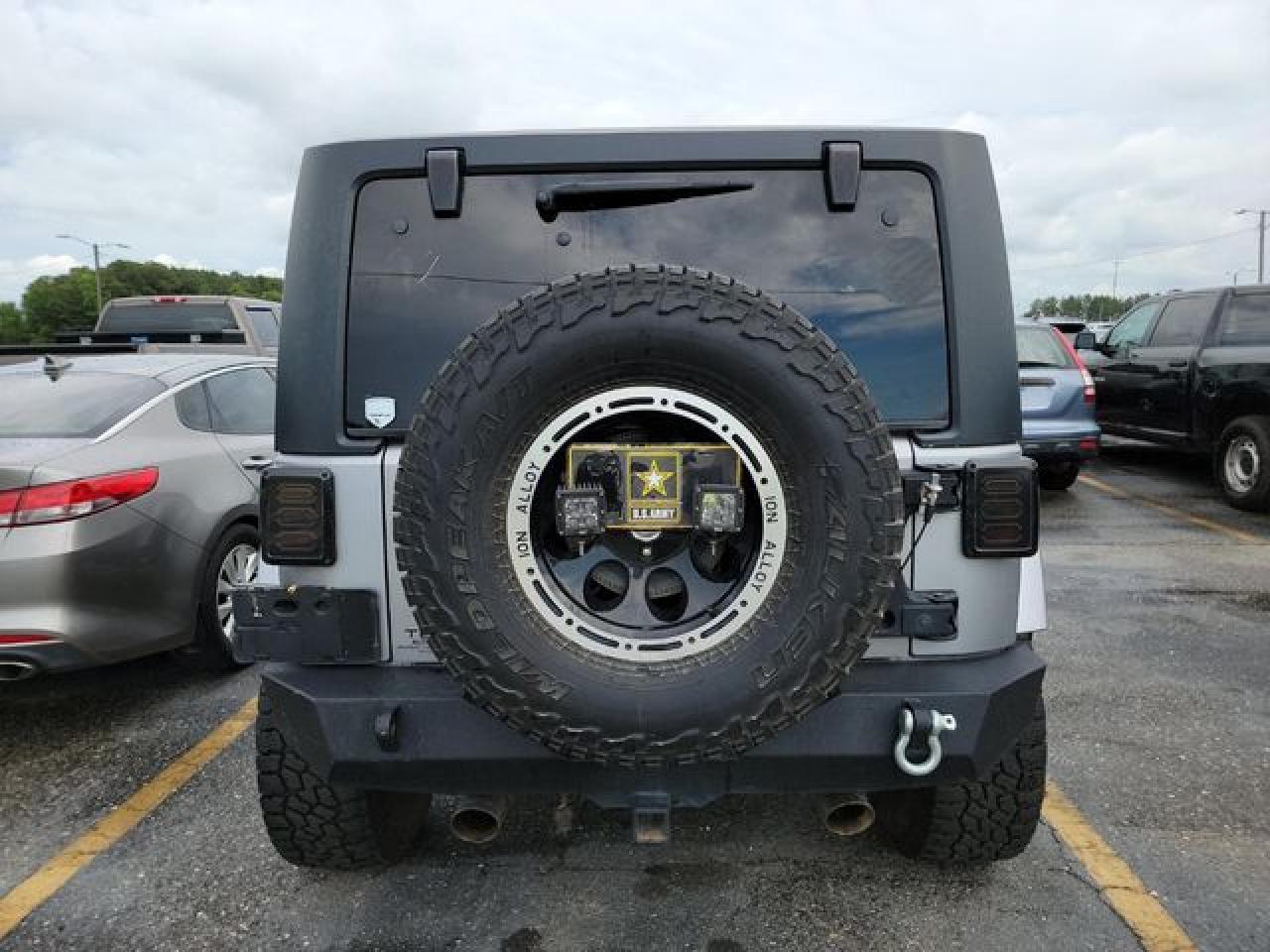 2015 Jeep Wrangler Sahara - Image 4