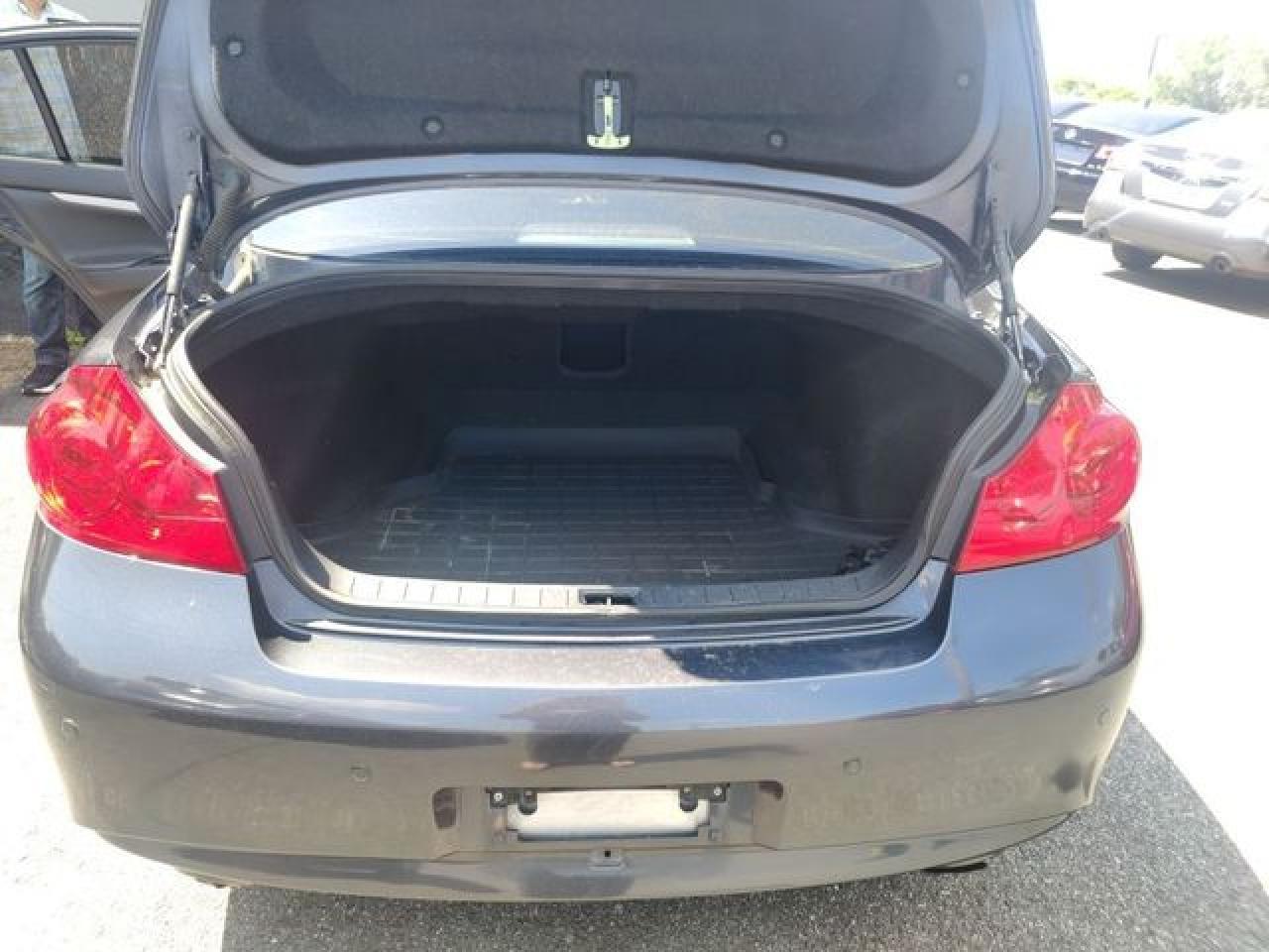 2011 Infiniti G37 Base - Image 4