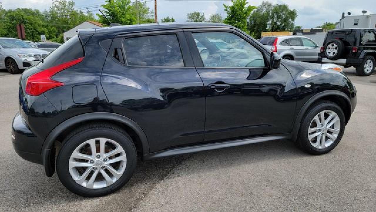 2011 Nissan Juke S - Image 2