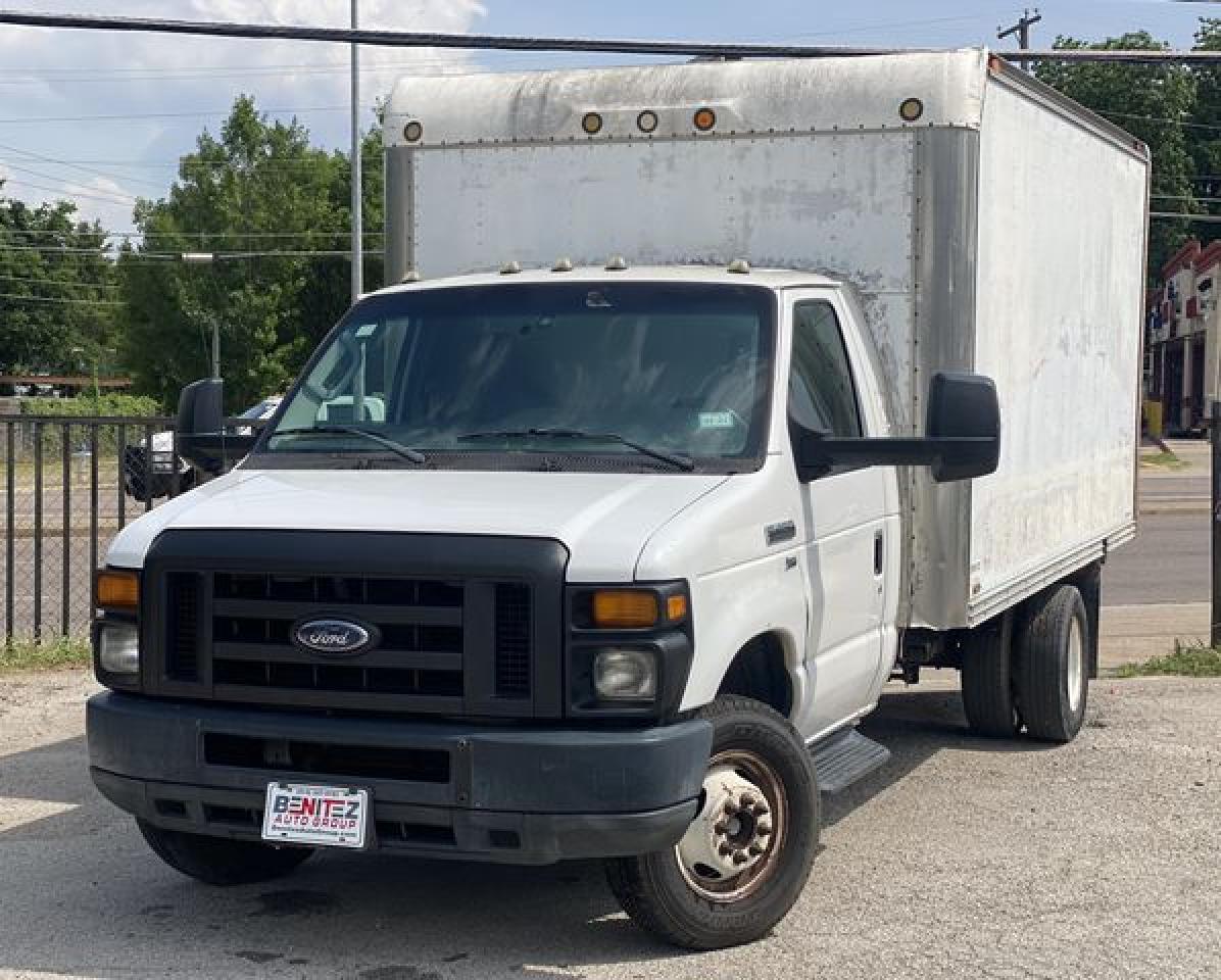 2012 Ford Econoline E450 Super Duty Cutaway Van - Фото 3