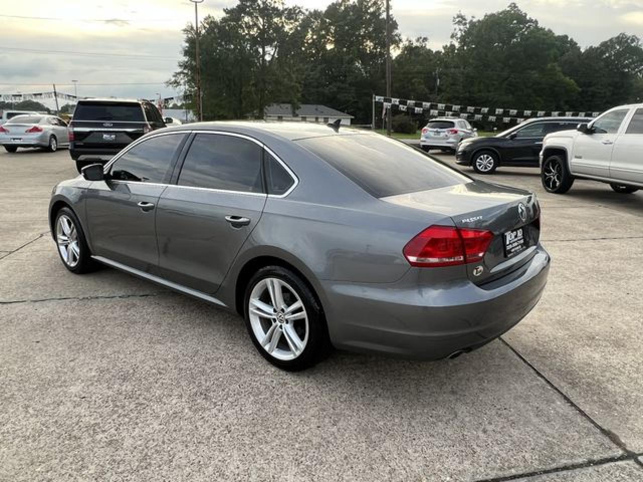 2015 Volkswagen Passat Se - Image 2