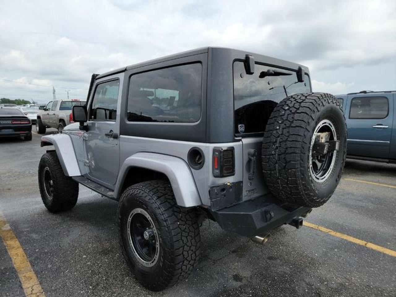 2015 Jeep Wrangler Sahara - Image 5