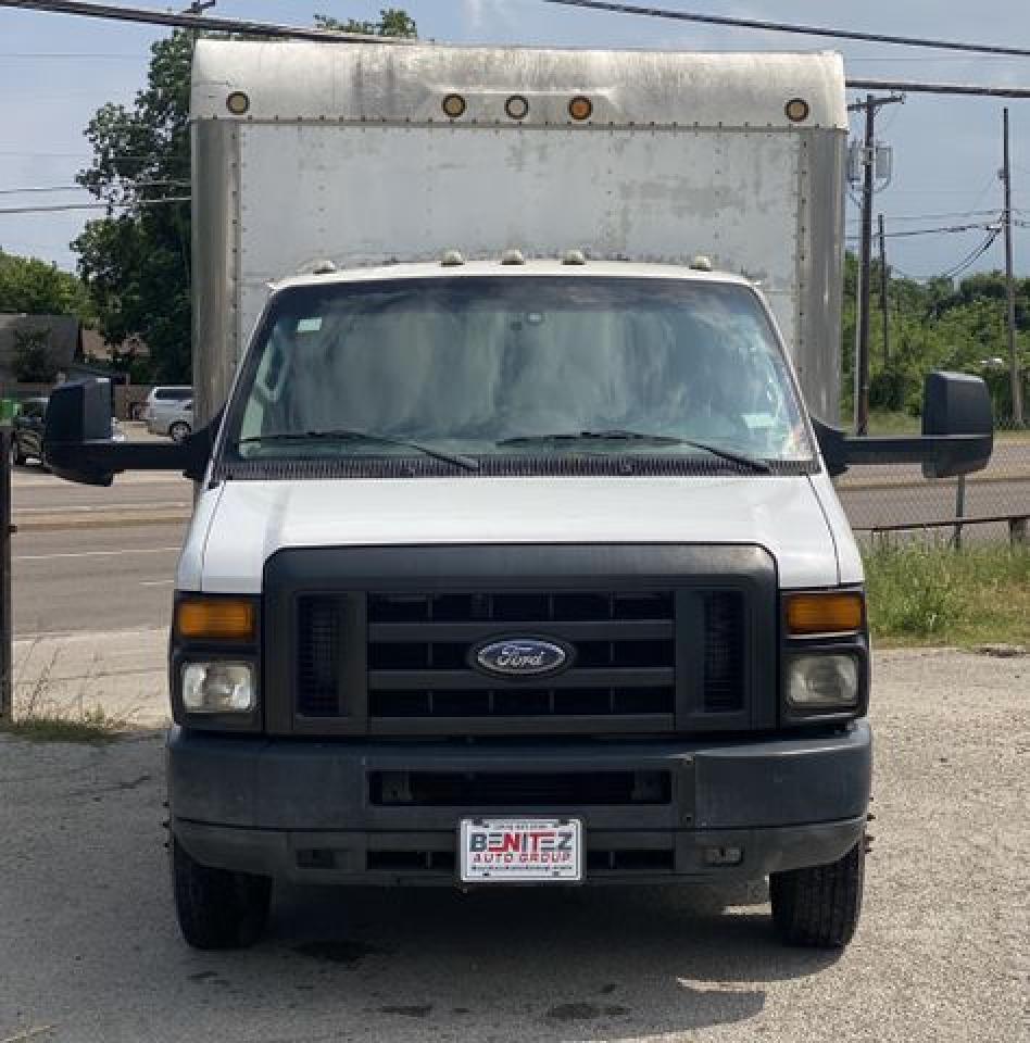 2012 Ford Econoline E450 Super Duty Cutaway Van - Фото 2