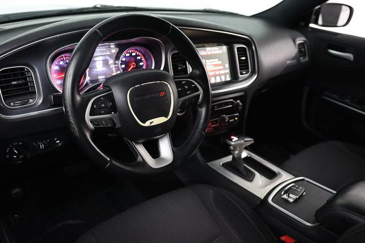 2016 Dodge Charger Sxt - Image 2
