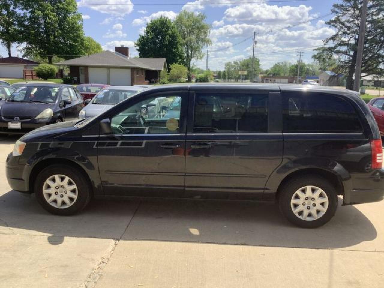 2010 Chrysler Town & Country Lx - Фото 4