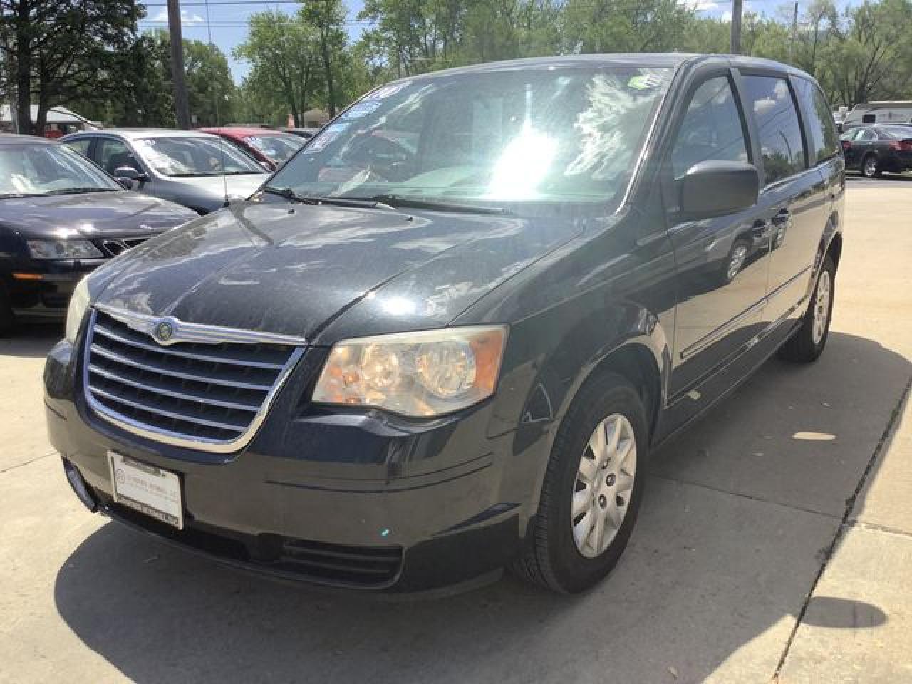 2010 Chrysler Town & Country Lx - Фото 3
