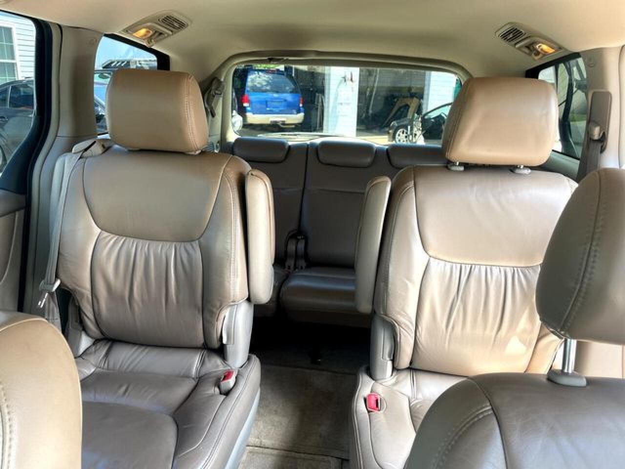 2004 Toyota Sienna Ce - Image 7