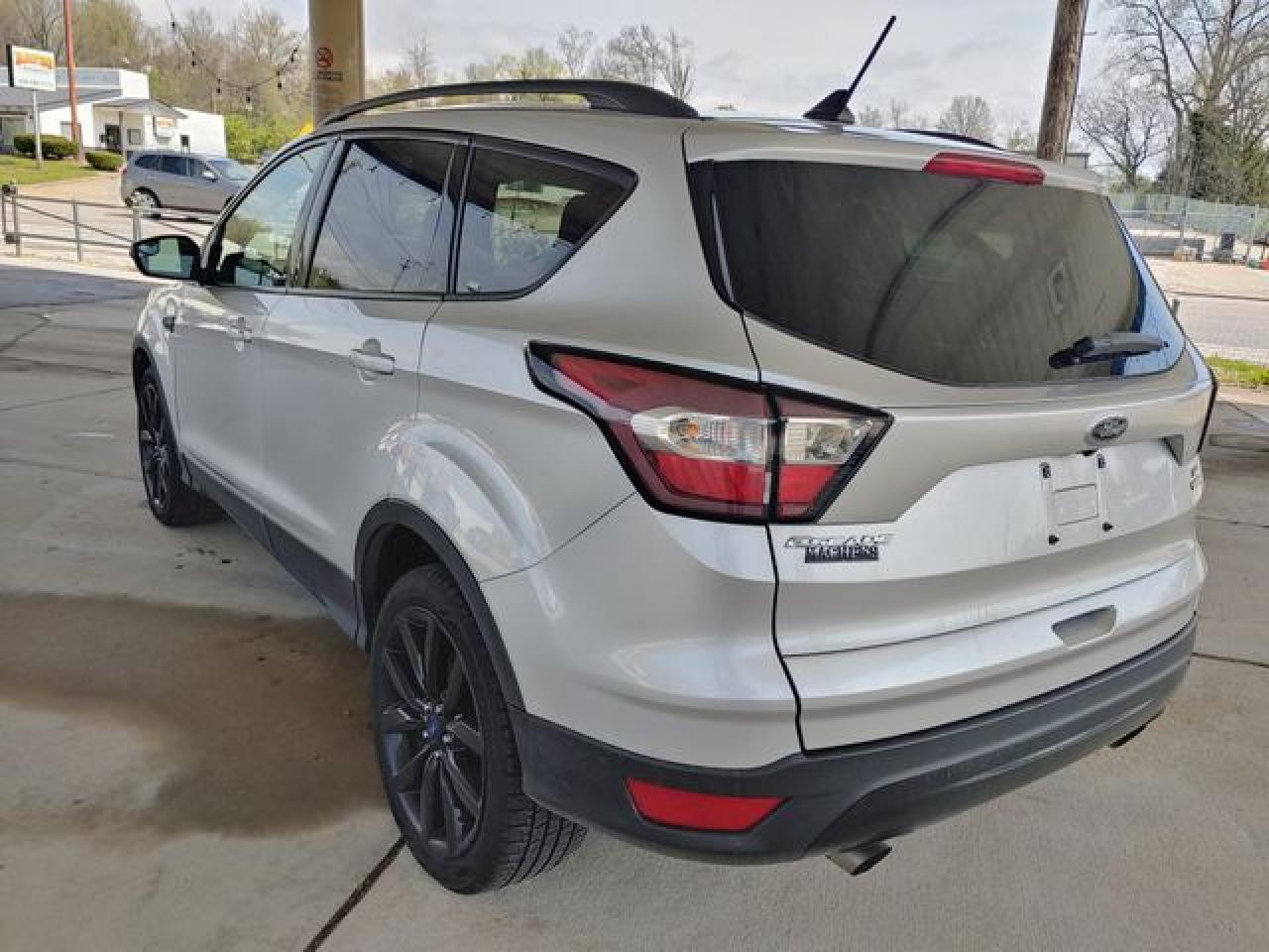 2018 Ford Escape Se - Фото 3