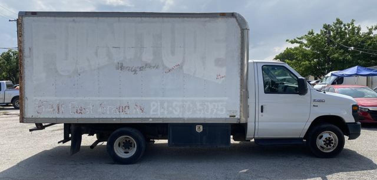 2012 Ford Econoline E450 Super Duty Cutaway Van - Фото 4