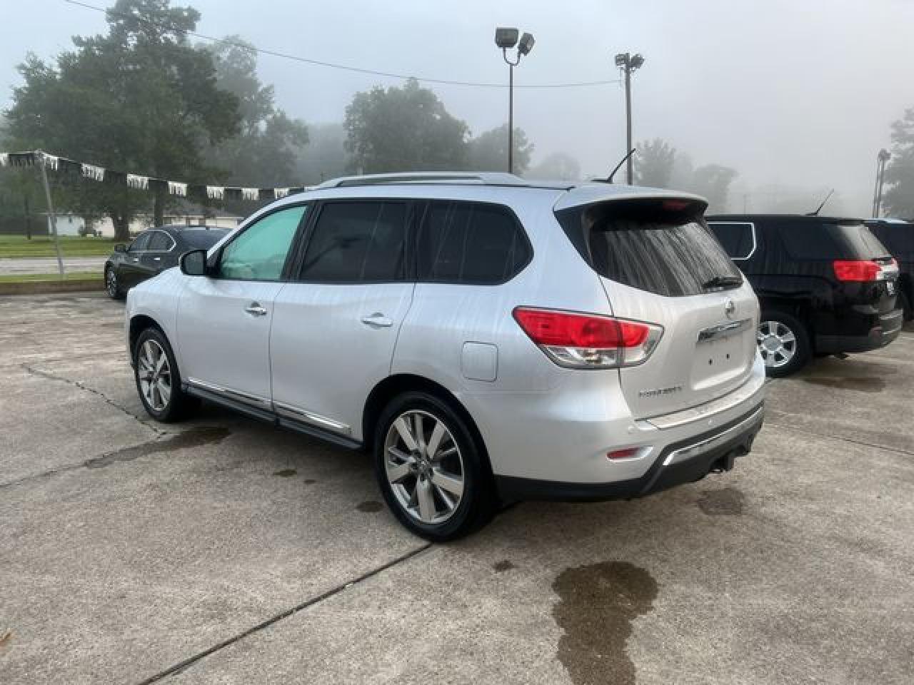 2014 Nissan Pathfinder S - Фото 2