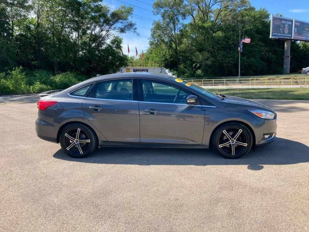 2015 Ford Focus Titanium - Image 2