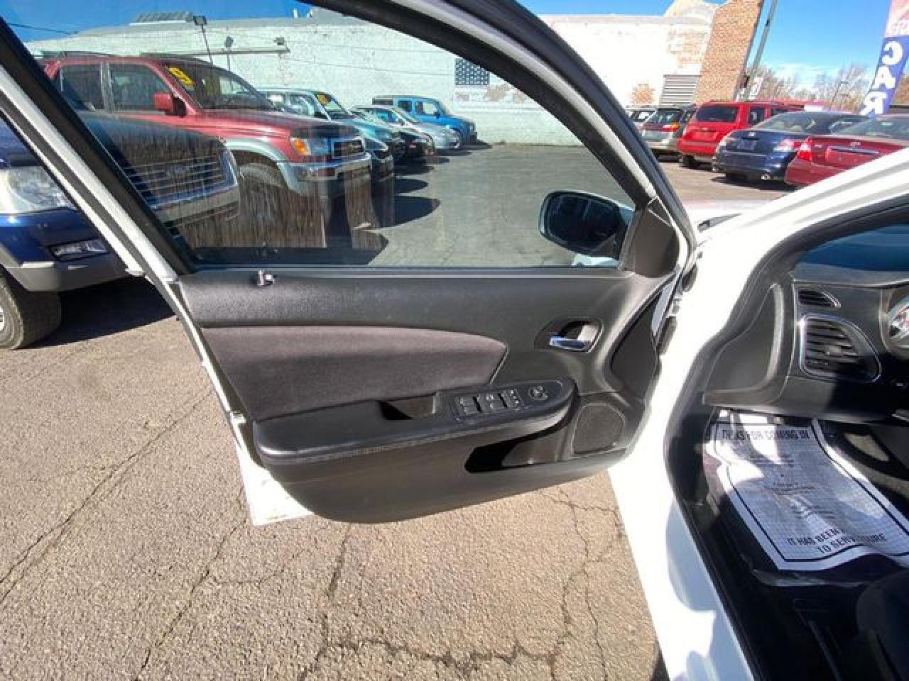 2014 Chrysler 200 Lx - Фото 6