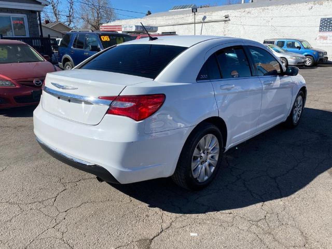 2014 Chrysler 200 Lx - Фото 4