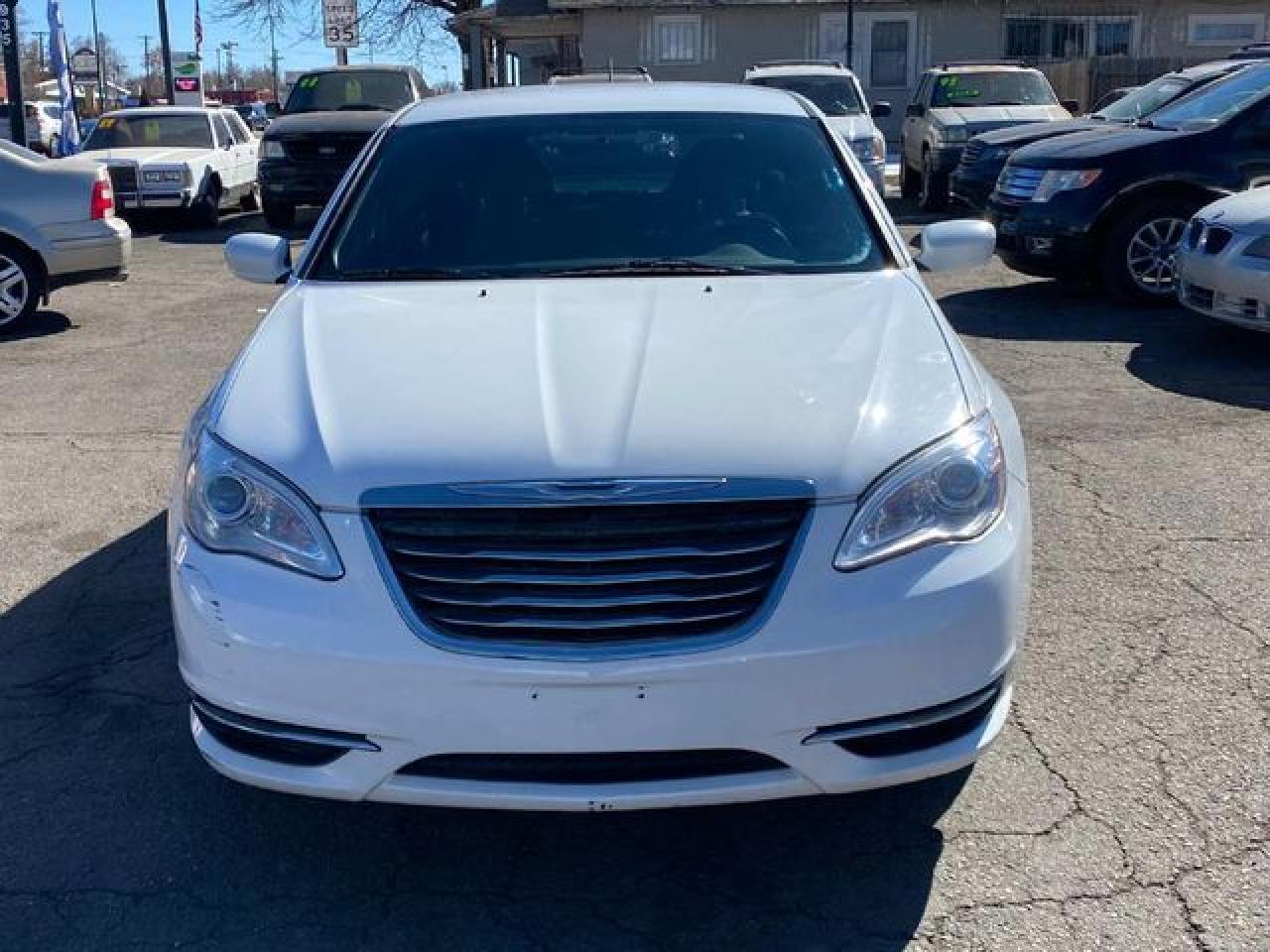 2014 Chrysler 200 Lx - Фото 2
