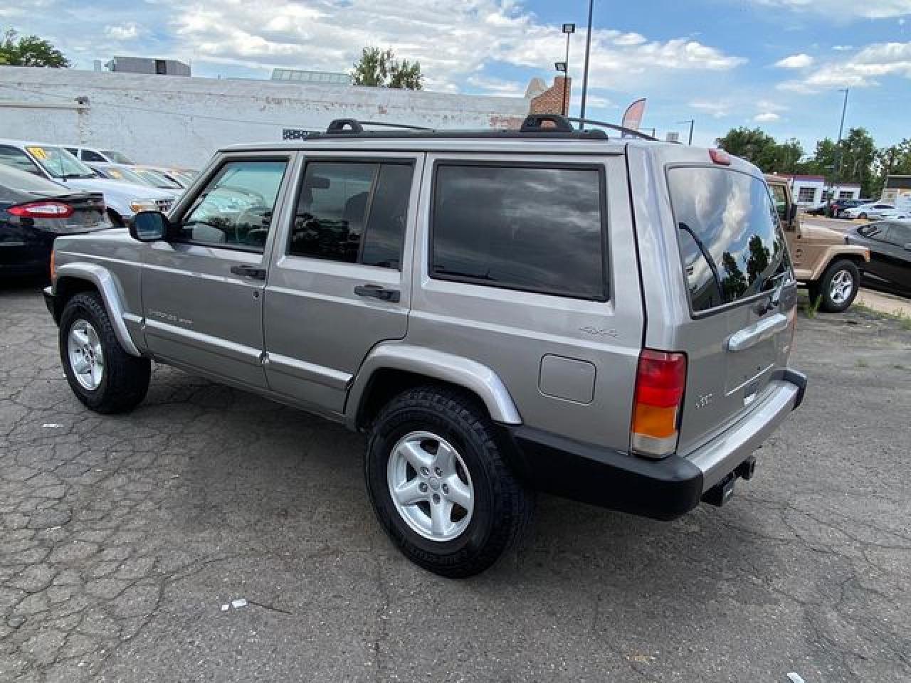 2000 Jeep Cherokee Sport - Image 4