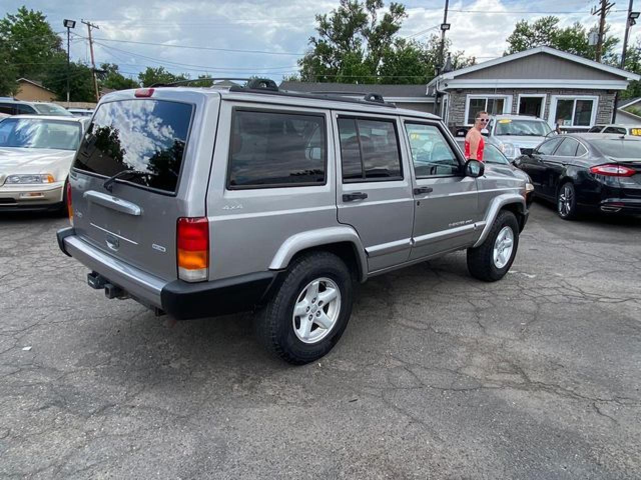 2000 Jeep Cherokee Sport - Image 3