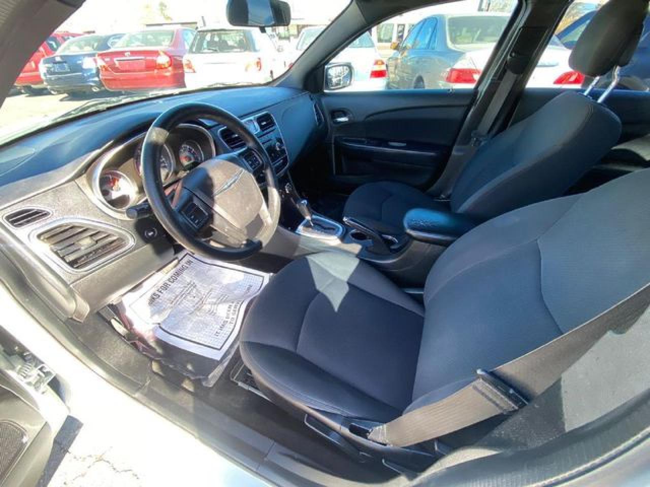 2014 Chrysler 200 Lx - Фото 7