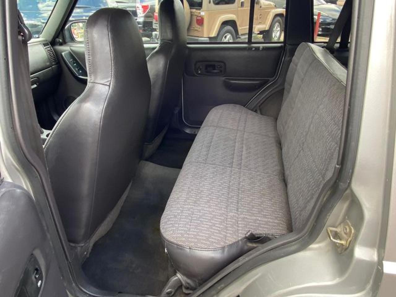 2000 Jeep Cherokee Sport - Image 6