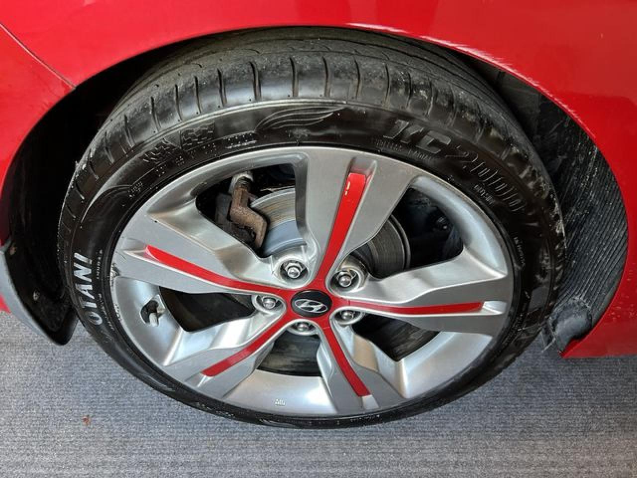 2013 Hyundai Veloster - Image 4